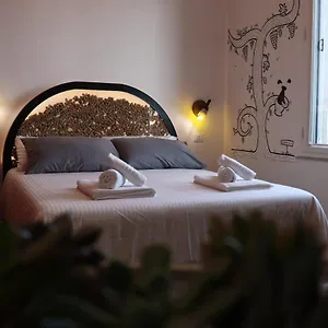 Liotru Maisonne, With En-suite Bathroom And Shared Bathroom Catánia